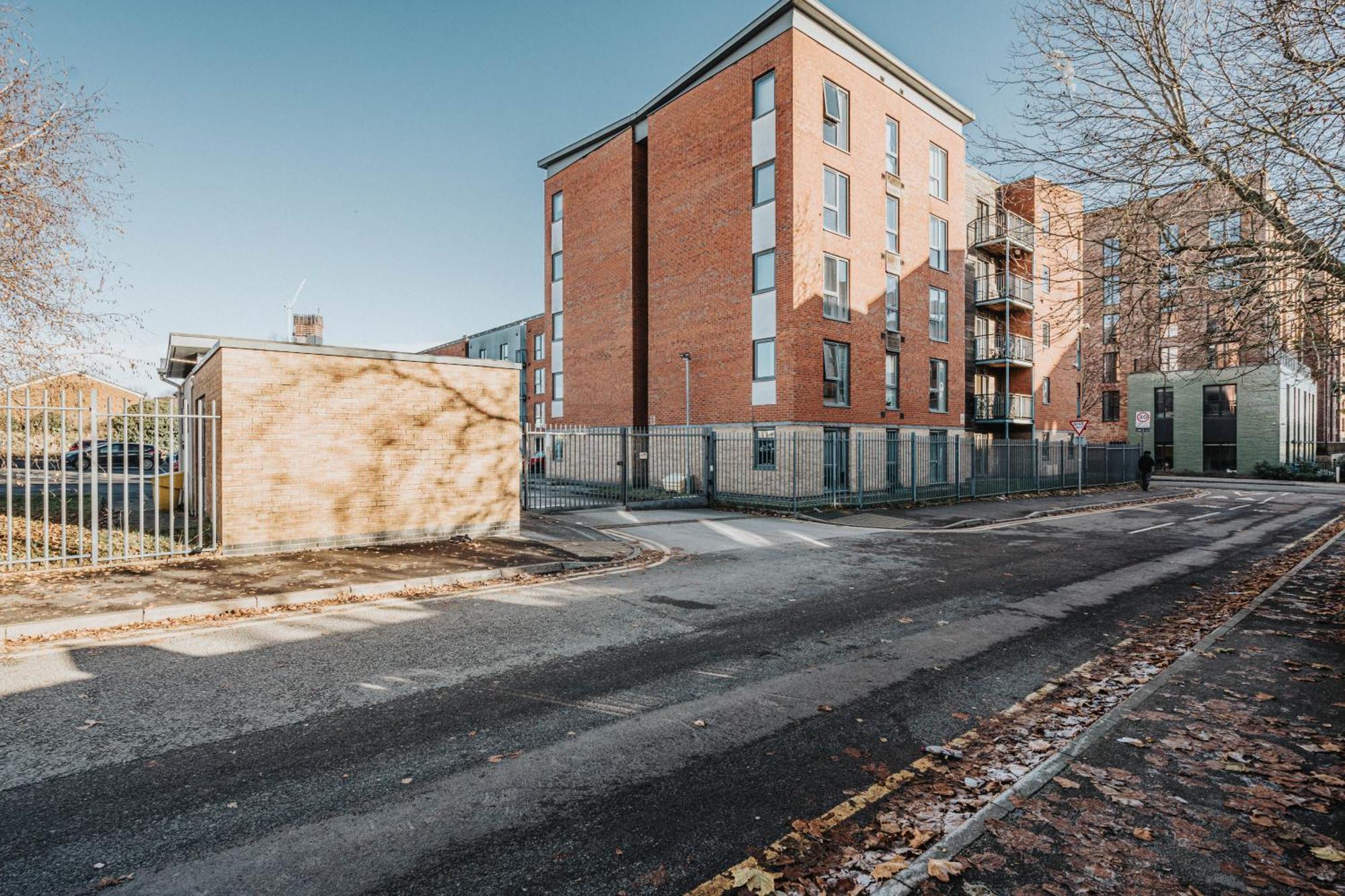 Lux Livin' - Luxury 2 Bed Centre Free Parking